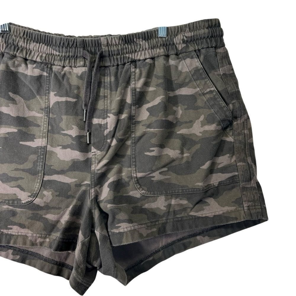 Sz 20 ATHLETA BLACK OLIVE CAMO ELASTIC WAIST STRETCHY FARALLON SHORTS - Picture 4 of 16